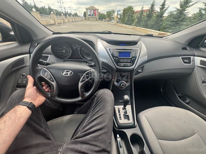 Hyundai Elantra-9