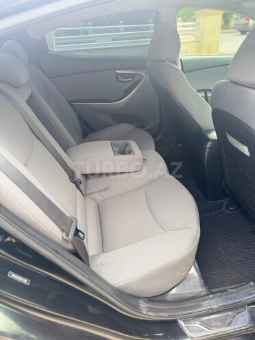 Hyundai Elantra-21