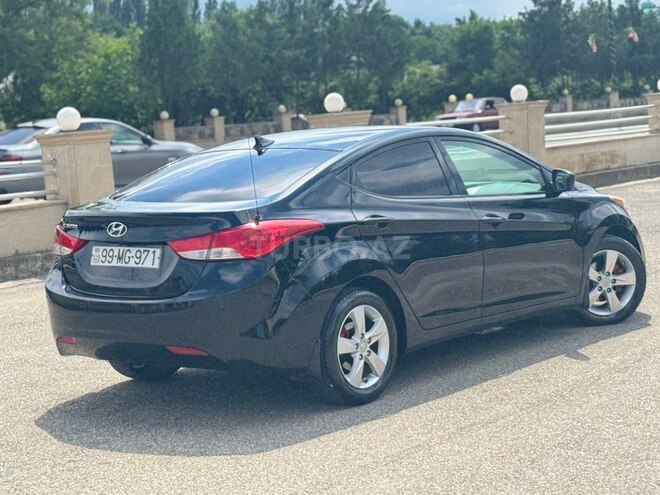 Hyundai Elantra-6