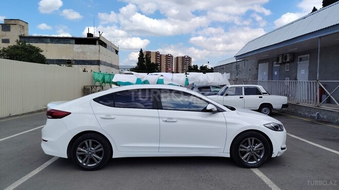 Hyundai Avante-3
