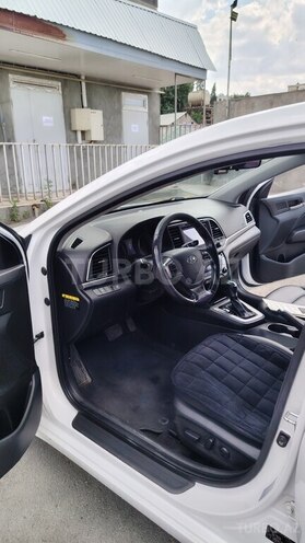 Hyundai Avante-8