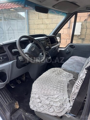 Ford Transit-4
