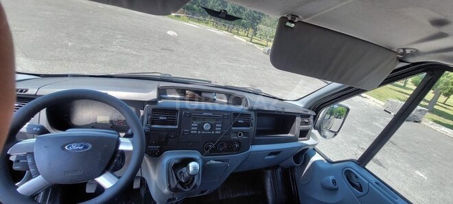 Ford Transit-5