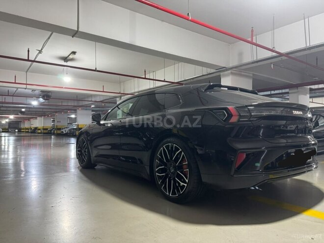 ZEEKR 001-3