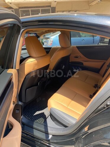 Lexus ES 300h-8