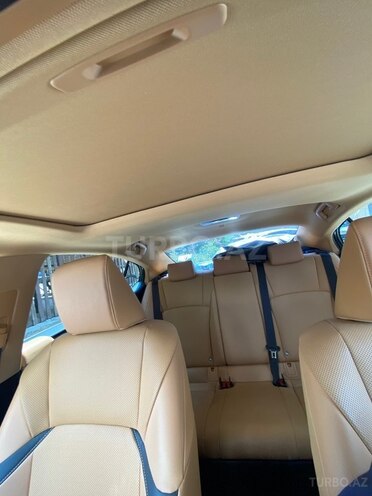 Lexus ES 300h-12