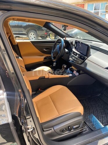 Lexus ES 300h-9