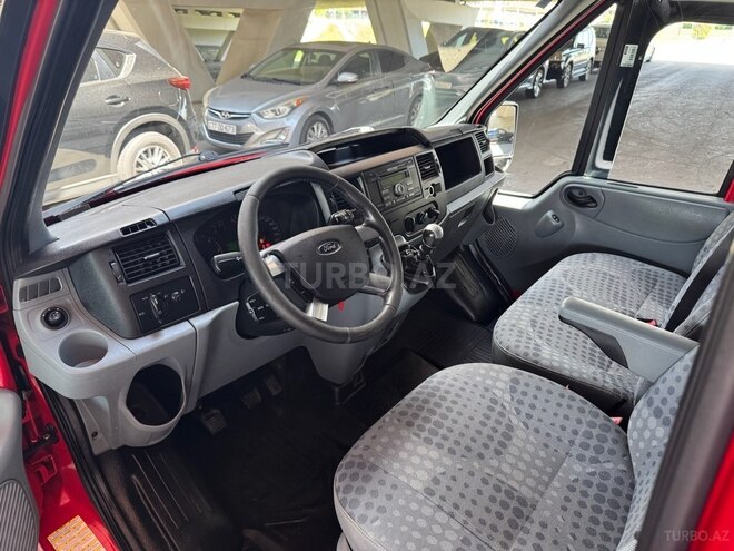 Ford Transit-7