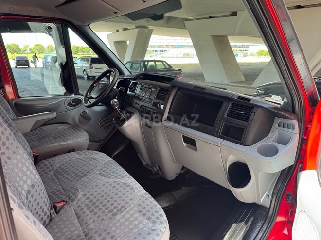 Ford Transit-6