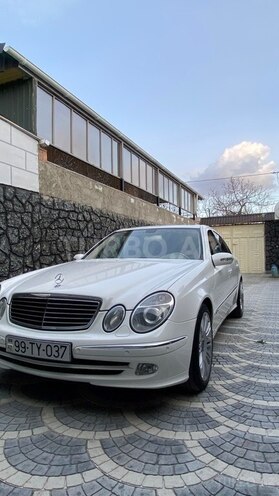 Mercedes E 240-1