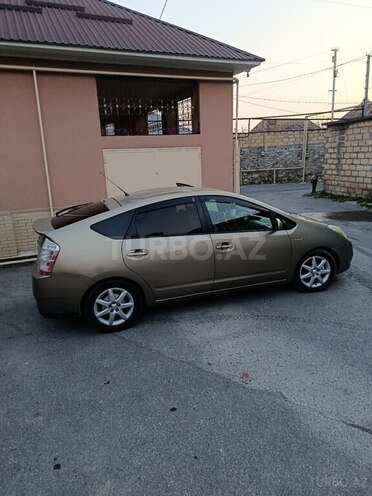 Toyota Prius-4