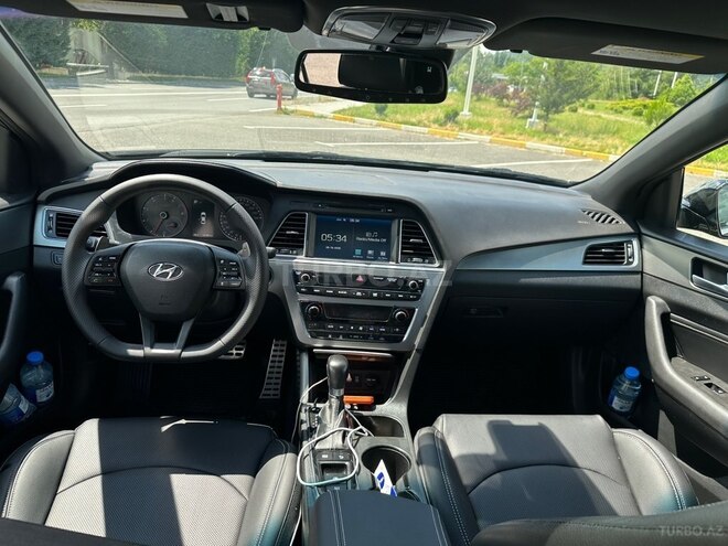 Hyundai Sonata-12
