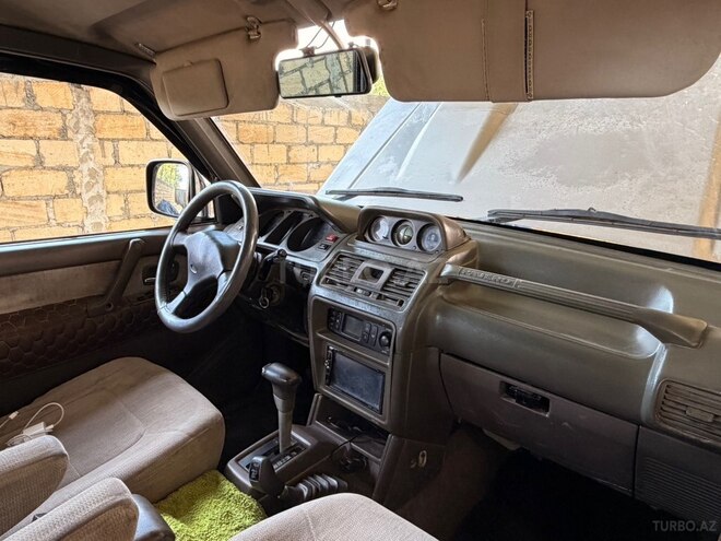 Mitsubishi Pajero-6