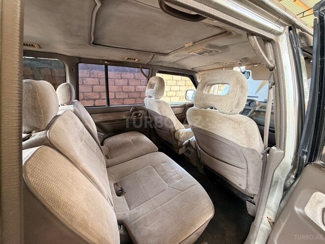 Mitsubishi Pajero-8