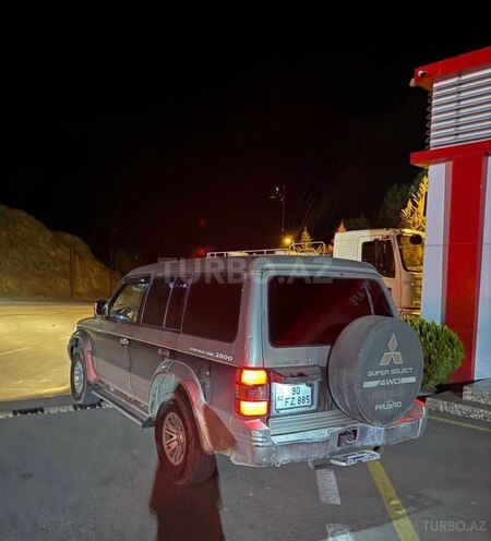 Mitsubishi Pajero-2