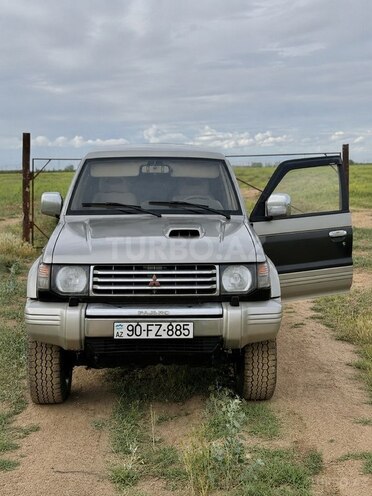 Mitsubishi Pajero-1