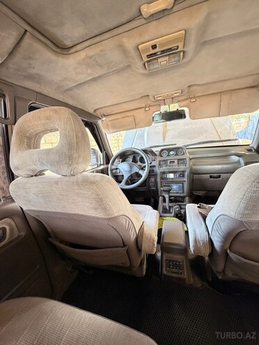 Mitsubishi Pajero-9