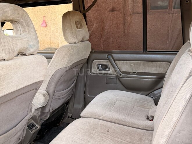 Mitsubishi Pajero-11