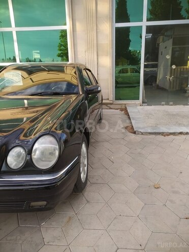 Mercedes E 200-2