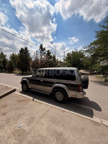 Mitsubishi Pajero-4