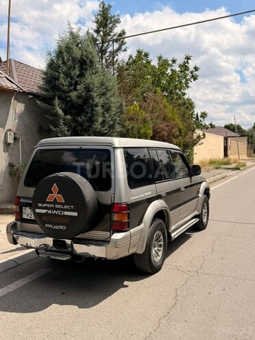 Mitsubishi Pajero-3