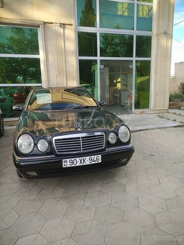 Mercedes E 200-1