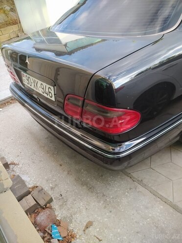 Mercedes E 200-4