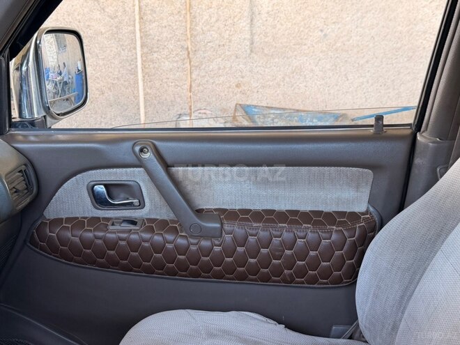 Mitsubishi Pajero-10
