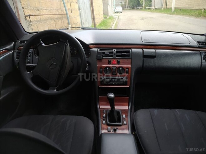 Mercedes E 200-7