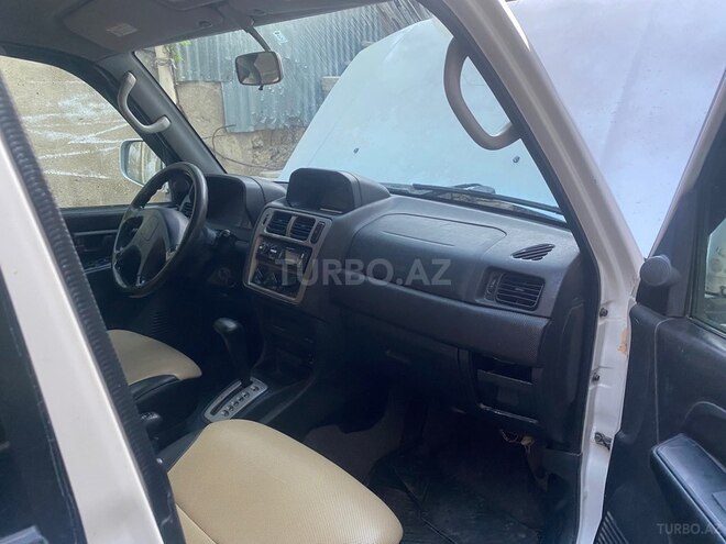 Mitsubishi Pajero io-6