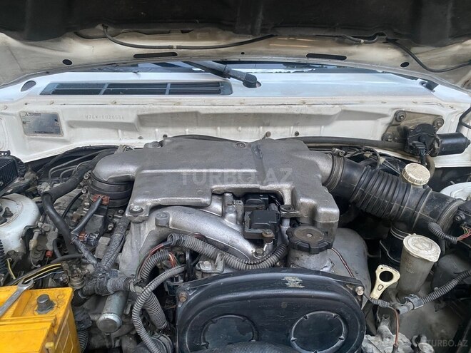 Mitsubishi Pajero io-7