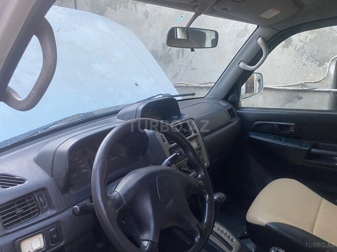 Mitsubishi Pajero io-2