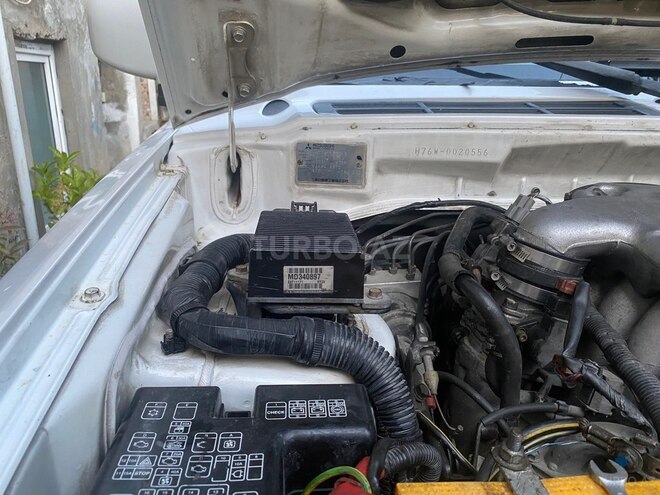 Mitsubishi Pajero io-9
