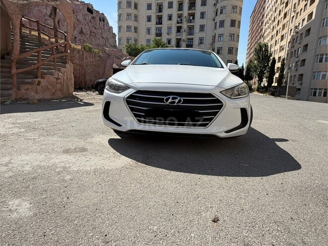 Hyundai Elantra-1