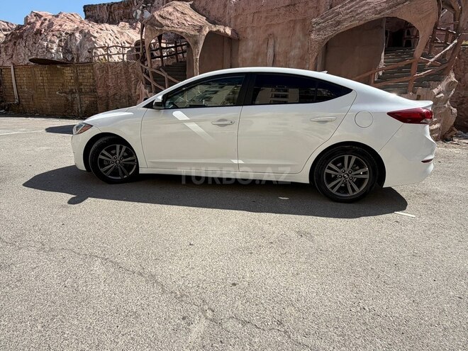 Hyundai Elantra-4