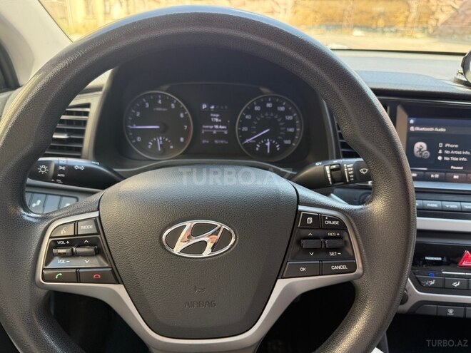 Hyundai Elantra-10