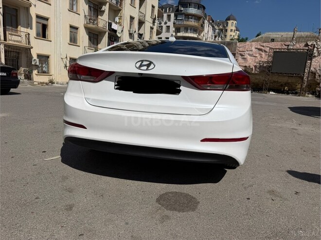 Hyundai Elantra-6