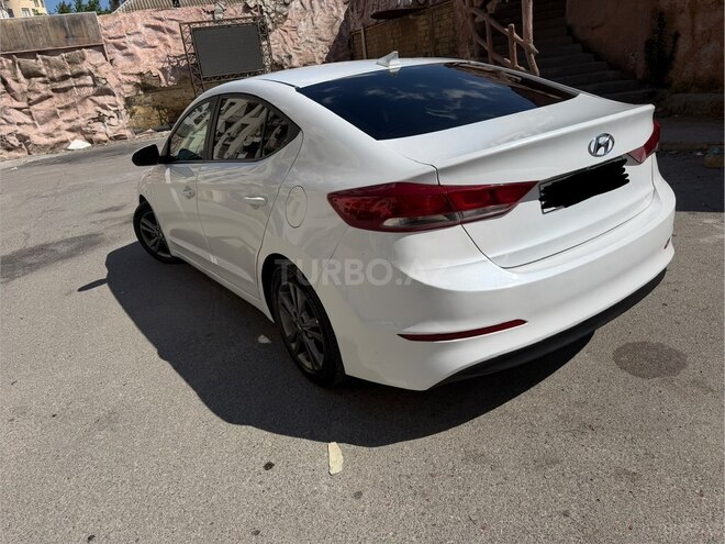 Hyundai Elantra-7