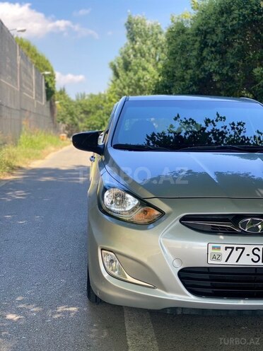 Hyundai Accent-4