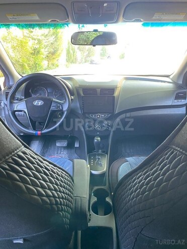 Hyundai Accent-9