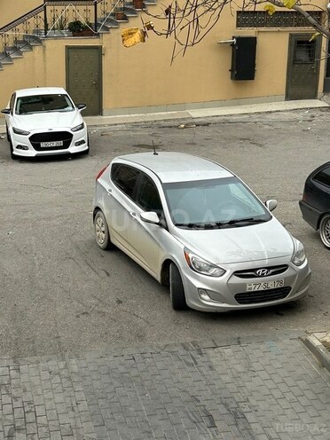 Hyundai Accent-19