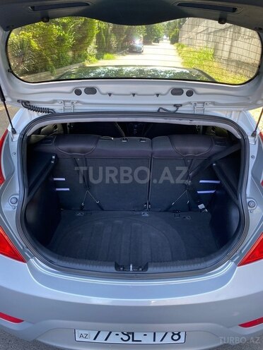 Hyundai Accent-14