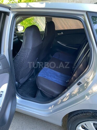 Hyundai Accent-13