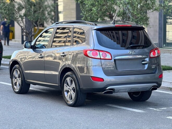 Hyundai Santa Fe-13
