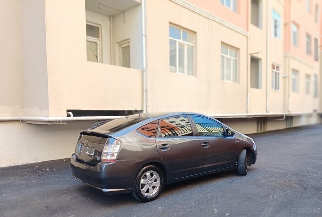 Toyota Prius-2