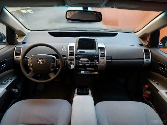 Toyota Prius-8