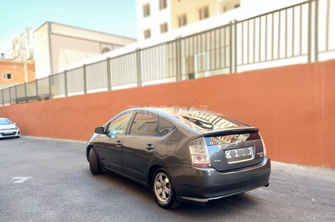 Toyota Prius-4