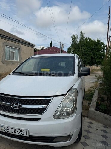 Hyundai H-1-2