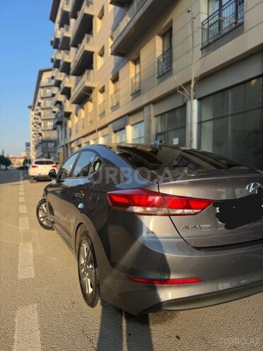 Hyundai Elantra-4