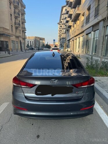 Hyundai Elantra-2